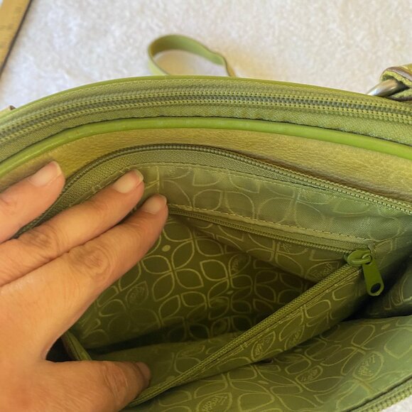 Beautiful Moss Green Leather Fossil Cross Body Bag with Lots of Organization - Picture 11 of 15